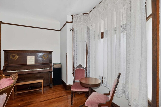 Building Photo - 420 N Gilbert St Unit SI ID1591563P