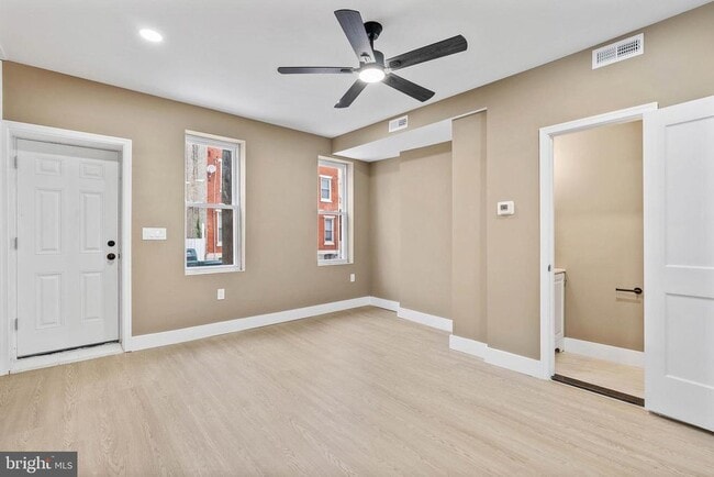 Photo - 2028 W Oxford St