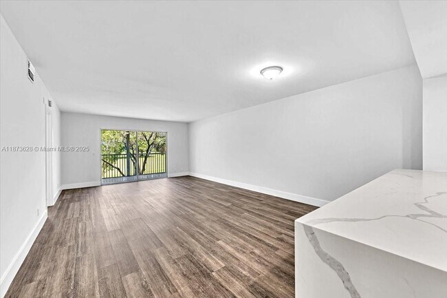 Photo - 1201 SW 128th Terrace Unidad 204E