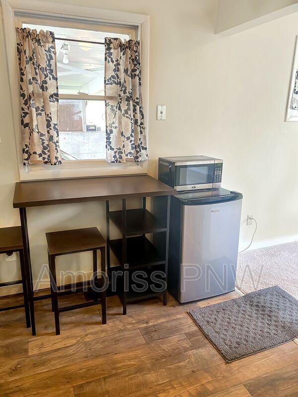 1009 Iris St Condo Unit B Condo for Rent in Milton, WA