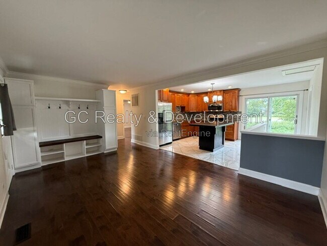 689 Laurel Ave