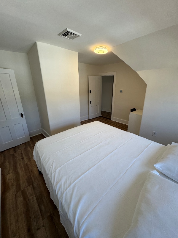 Photo - 79 College St