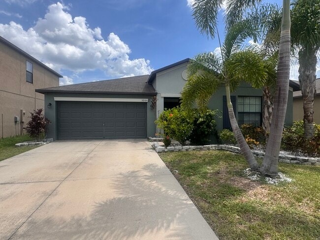 Building Photo - Beautifully Designed 4 Bedroom, 2 Bath Home