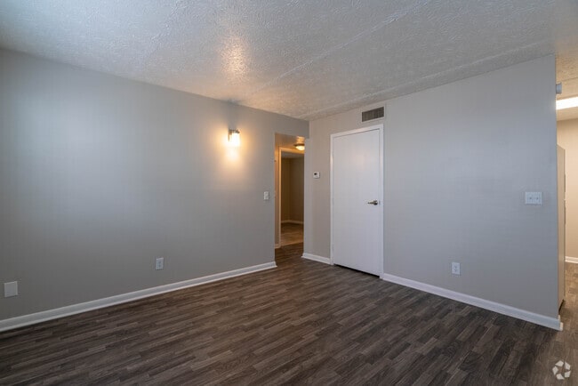 2BR, 1BA - 943SF-Living Room - Hyde Grove