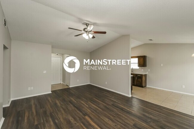 Photo - 3 Bedroom Pet-Friendly Home in MIDDLEBURG, FL with Main Street Renewal