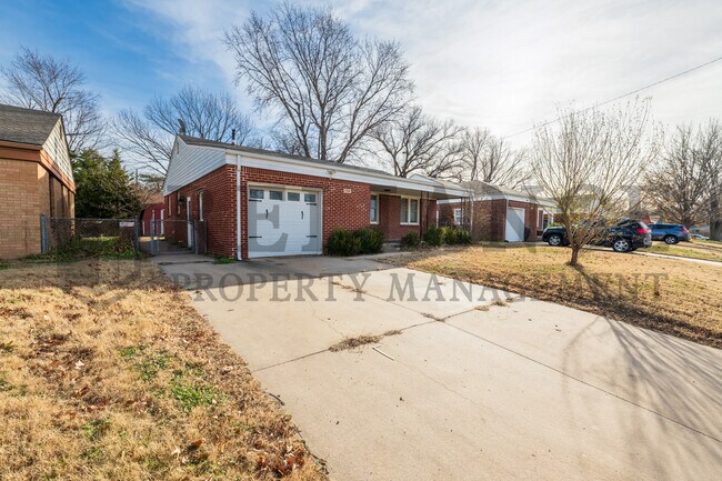 Photo - 1720 S Windsor Rd