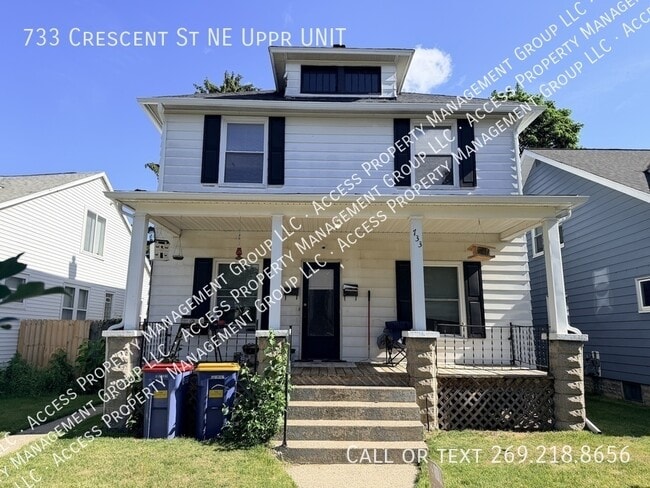 Building Photo - 733 Crescent St NE