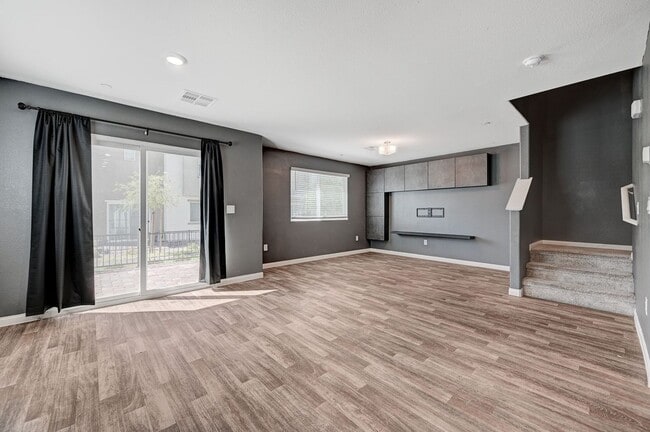 Photo - 2021 TOWNHOME IN GATED COMMUNITY N LAS VEGAS