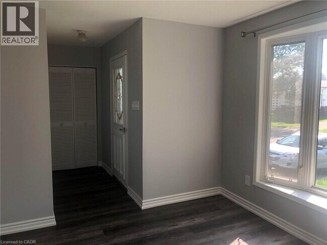 Photo - 29 Birchcliffe Crescent