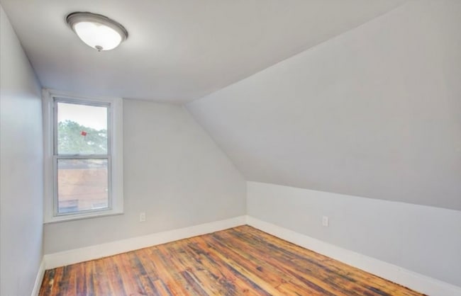 Building Photo - 304 N 5th St