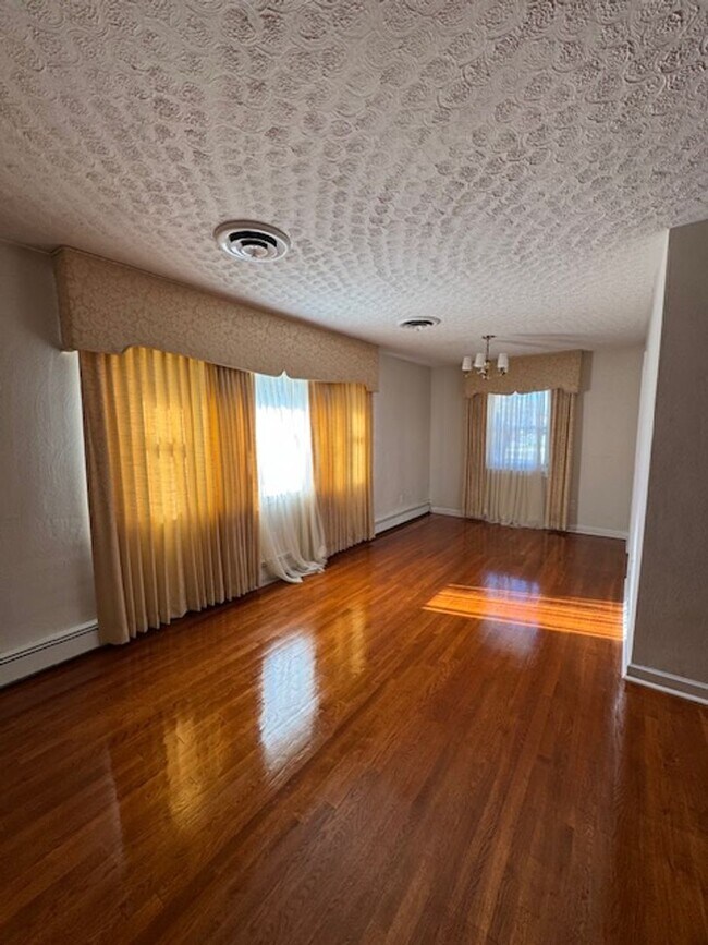 Photo - Spacious Brick Rancher