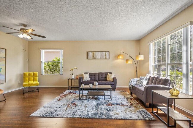 Photo - 422 Graystone Blvd