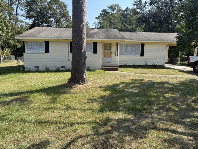 Building Photo - 6012 US 49 Rental