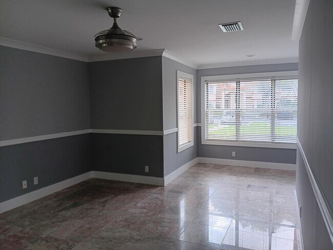3440 Pinewalk Dr N Unit 515