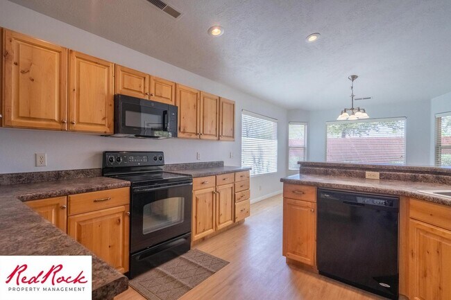 Photo - 4 Bedroom in Amber Estates - Newer LVP Flooring throughout home!