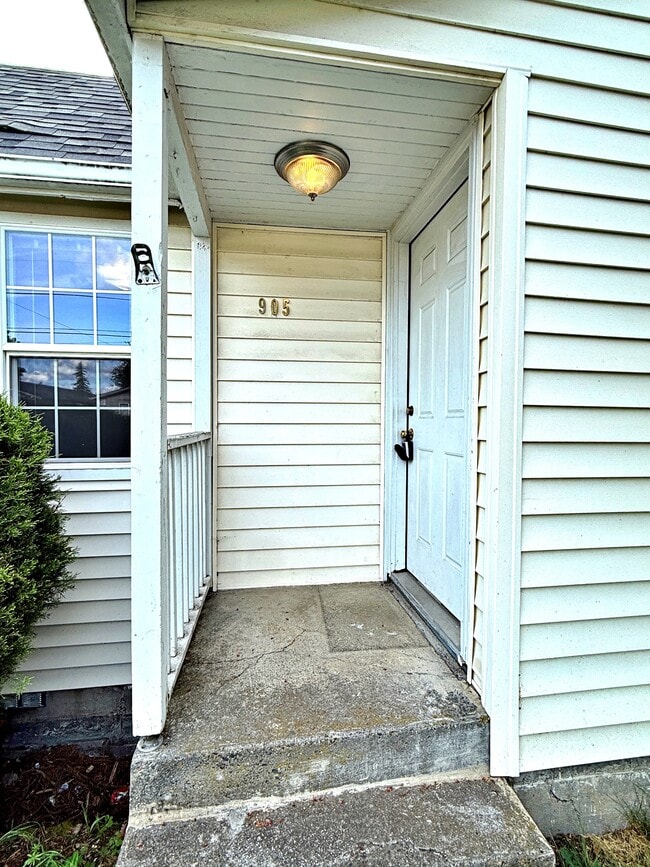 Photo - 905 NE 94th Ave