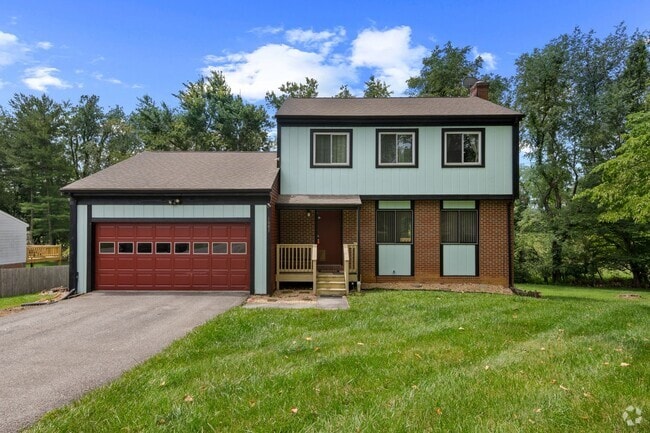 Building Photo - 3 or 4 Bed/ 3 1/2 bath Rental