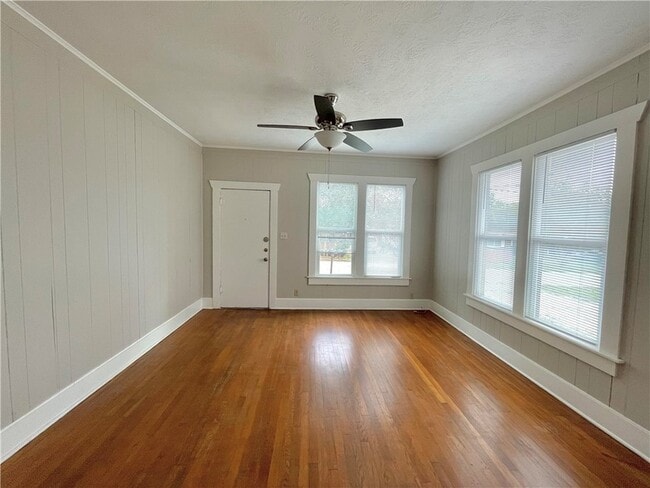 Photo - 909 Bina St Unit B