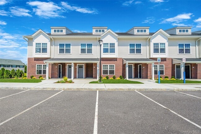 Building Photo - 725 Eastview Dr Unit (Willow Upper w/Loft)