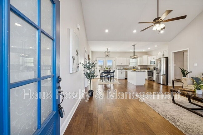 Photo - 207 Bedford Ct