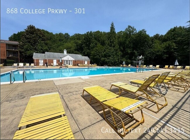 Photo - 868 College Pkwy