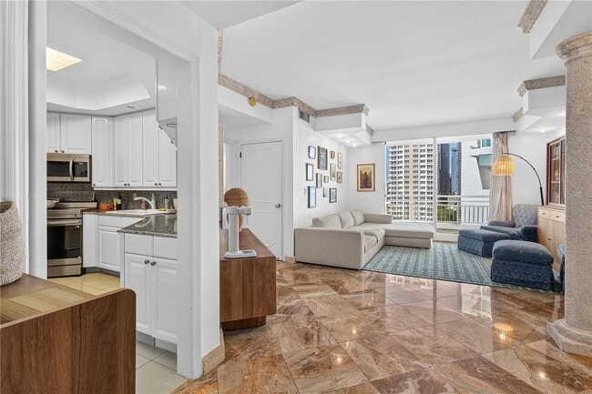 Photo - 888 Brickell Key Dr Unidad 1600