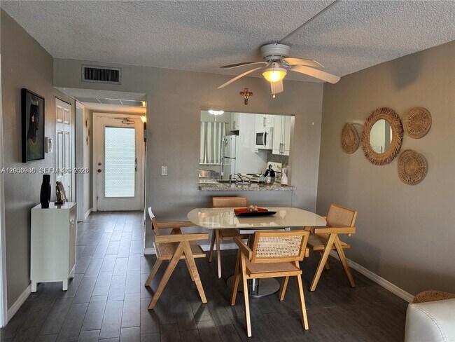 Photo - 9450 Poinciana Pl Unit 405