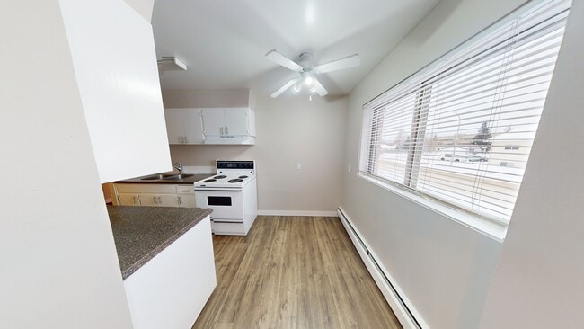 Photo - 9932-9105 105 Ave Unit 208