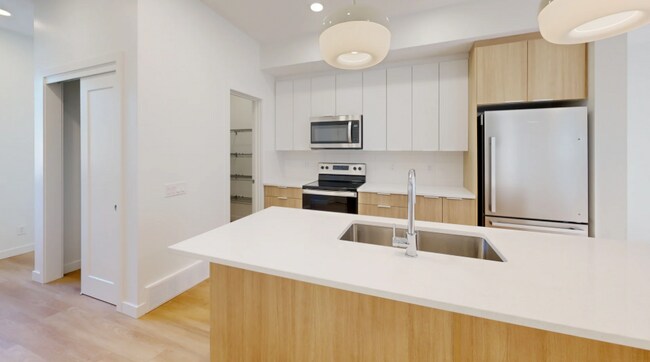 Photo - 11710-11125 125 St NW Unit 2