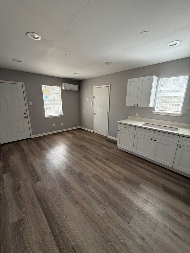 Photo - 4315 Chapman St