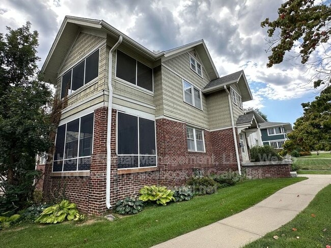 Photo - 207 W 51 Terrace