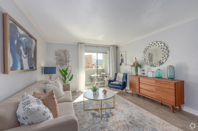 Piccolo -703SF - Living Room