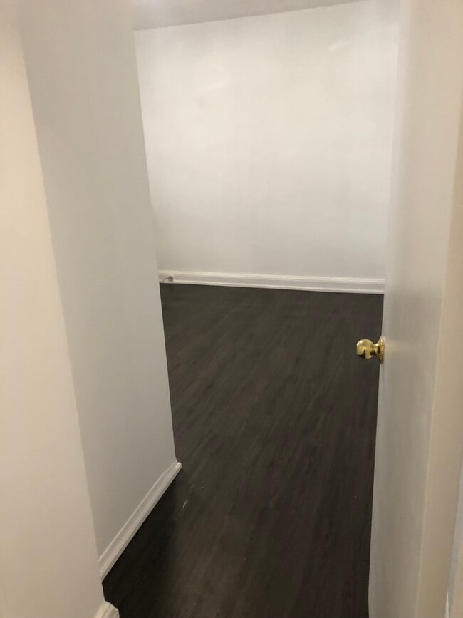 Photo - Little Italy - College Street 2 Bedroom Apartment / corner Palmerston Blvd. Unit 1