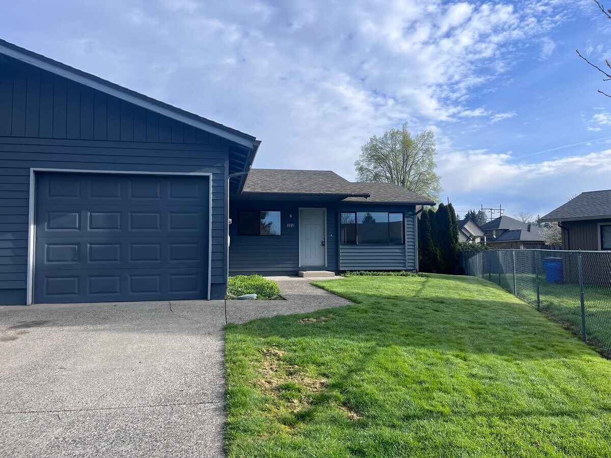 2 BD Duplex with Garage! - 2 BD Duplex with Garage!