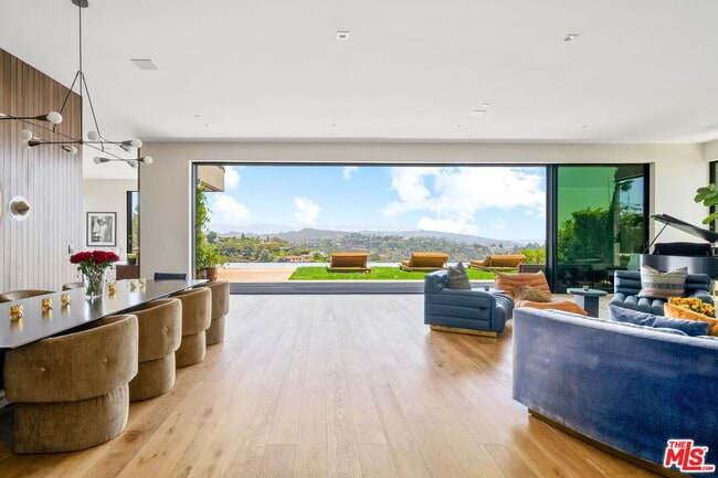 Photo - 1030 Somera Rd