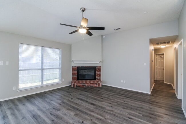 Photo - 603 Wolcott Ln