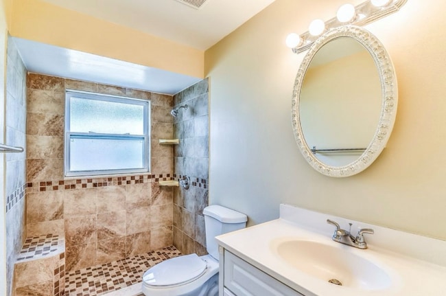 Building Photo - 6427 Summit Dr Rental