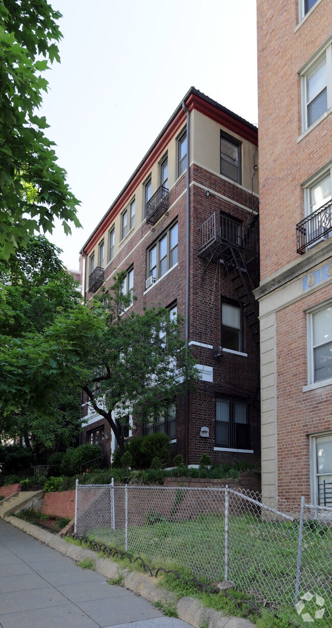 1919 on 19th St NW Apartments For Rent in Washington, DC