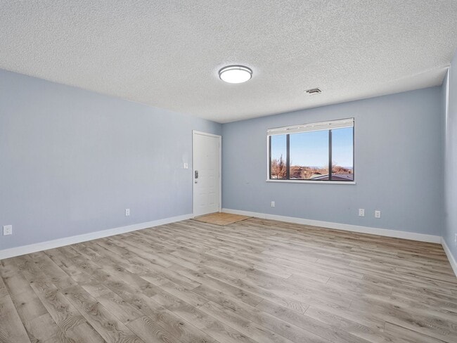 Photo - Palisade Perfection: Remodeled Condo Steps from Downtown! Unidad 1