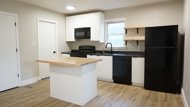 Photo - Charming Fully Remodeled Home with 4 Garage Stalls & Park Access in Central Minot