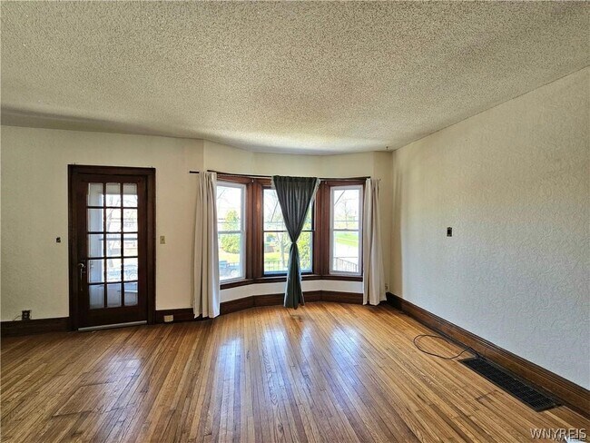 Photo - 891 Richmond Ave