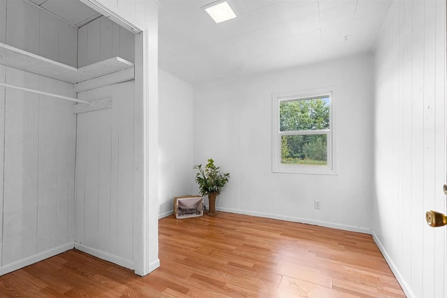 Building Photo - 3 Bedroom plus bonus room house