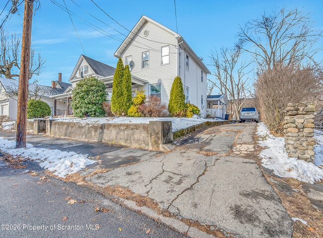 Building Photo - 107 2nd St