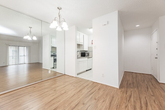 Building Photo - 10047 Westpark Dr Unit 14