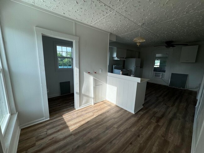 Photo - 361 E Main St