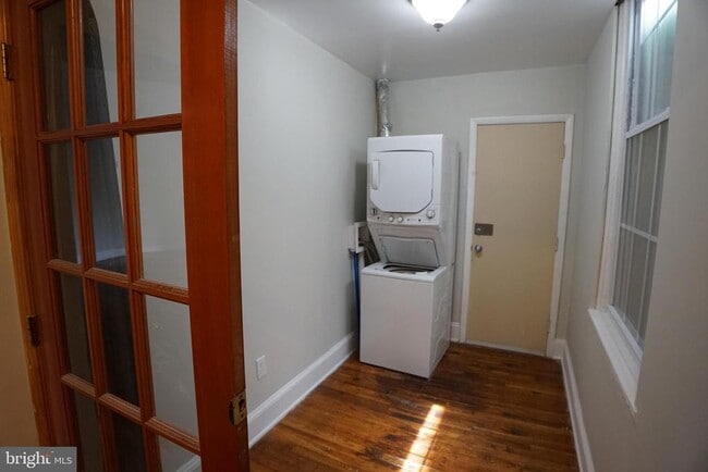 Building Photo - 804 Cathedral St Unit 9