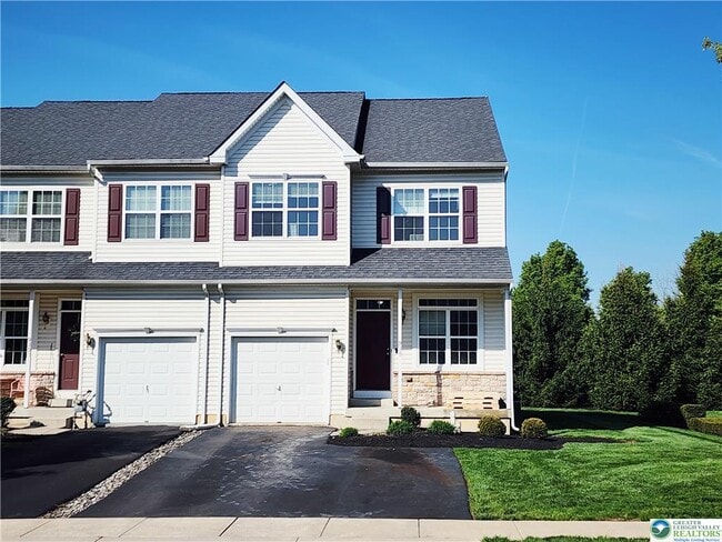 Photo - 937 King Way