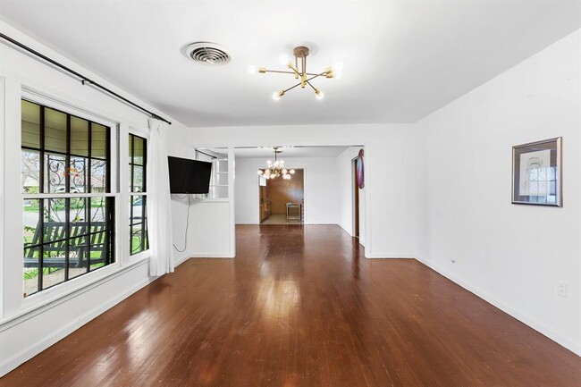 Photo - 803 Peach St