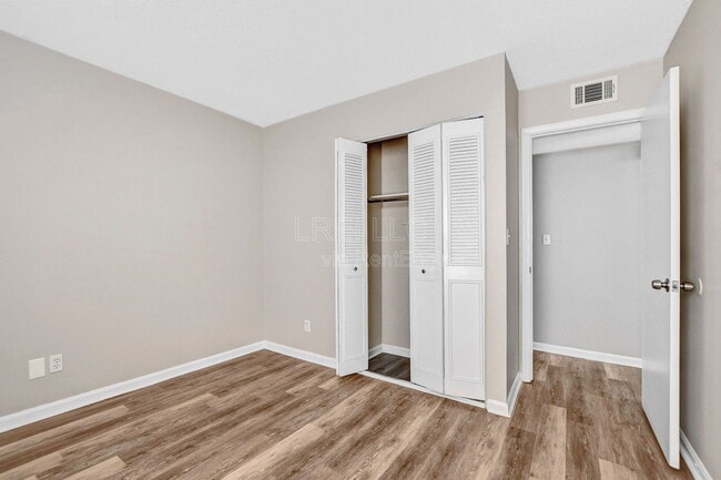 Photo - 407 Garrison Ct