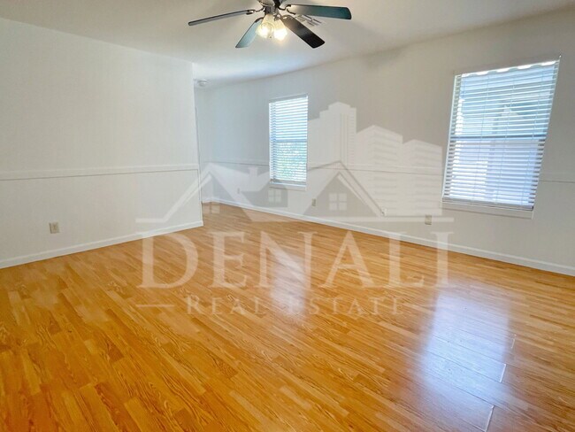Photo - 3945 S Illinois St